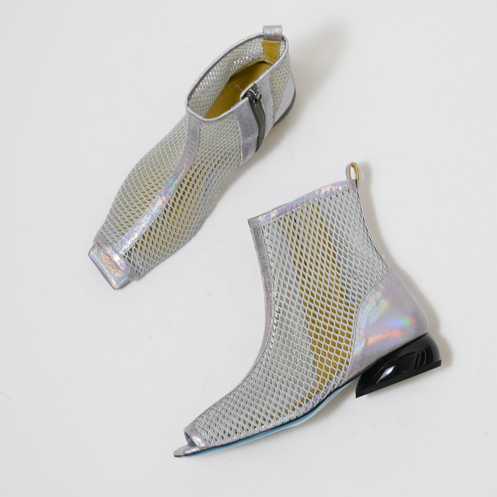 547081 Mesh boots