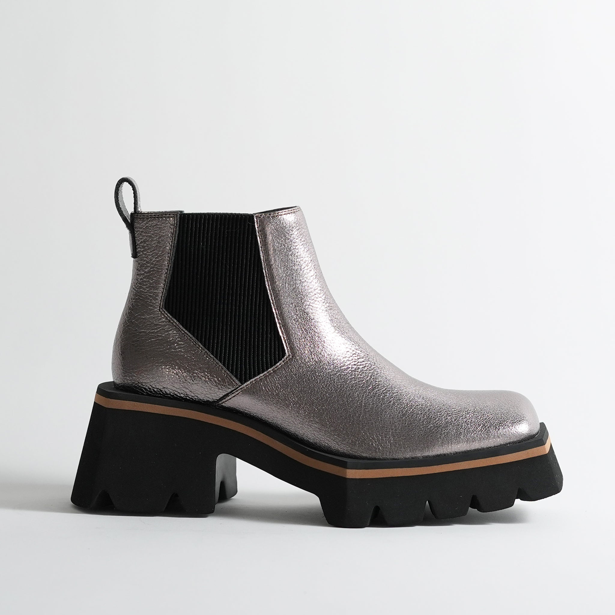 547083 Edge sole side gore boots