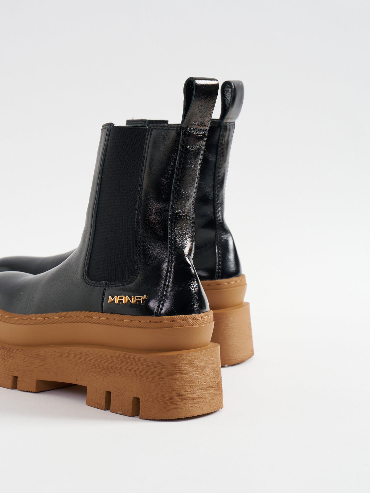 547084 Chunky sole side gore boots