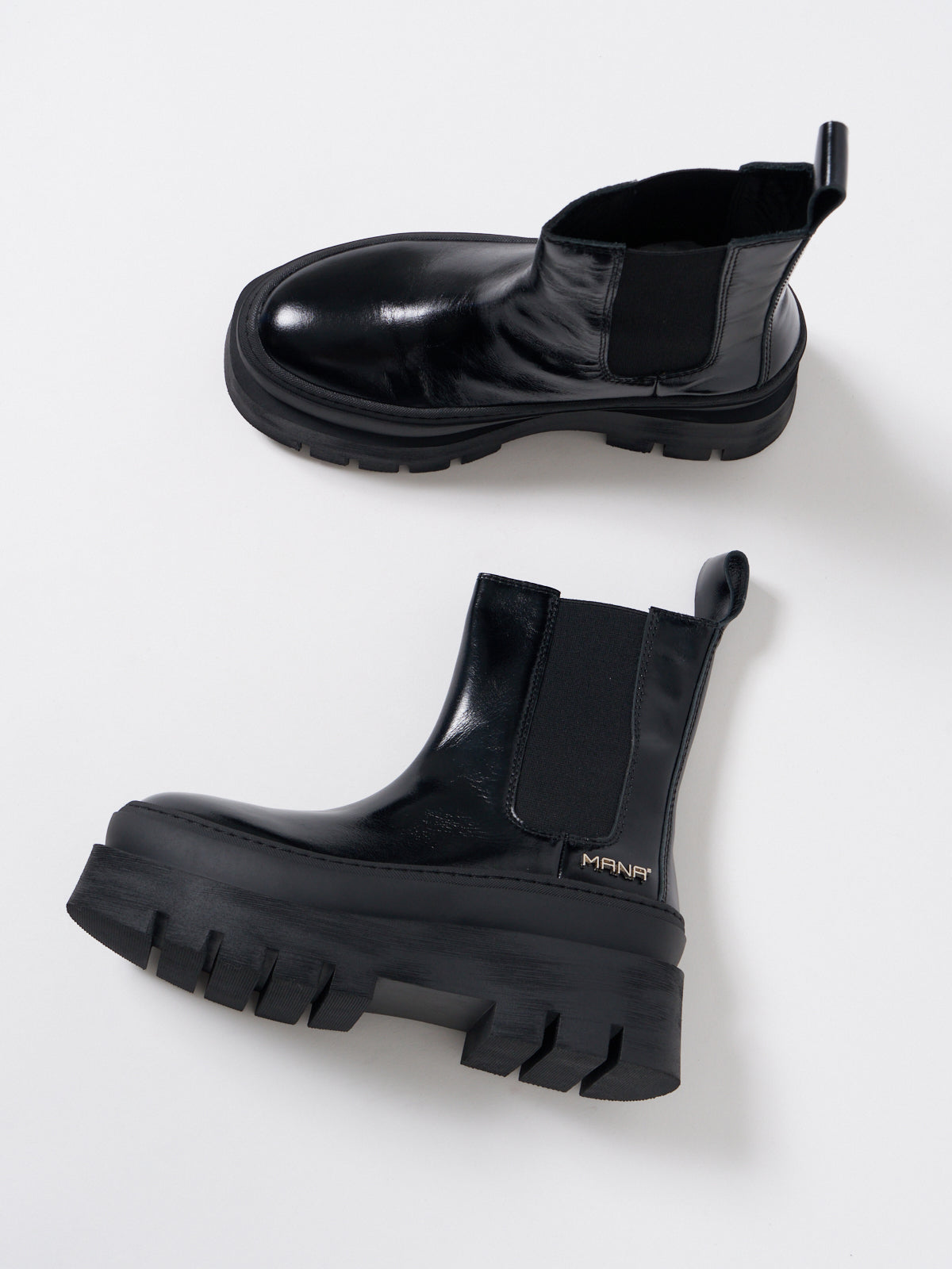 547084 Chunky sole side gore boots