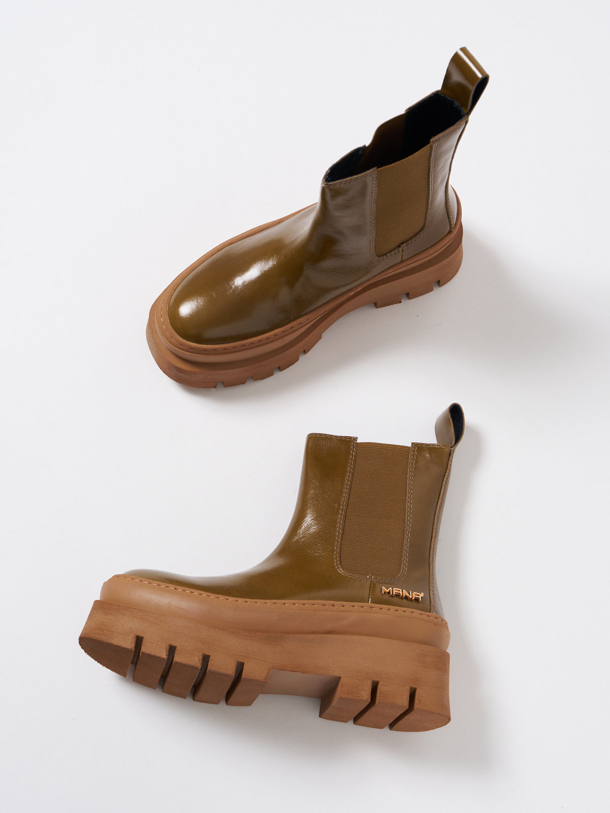 547084 Chunky sole side gore boots