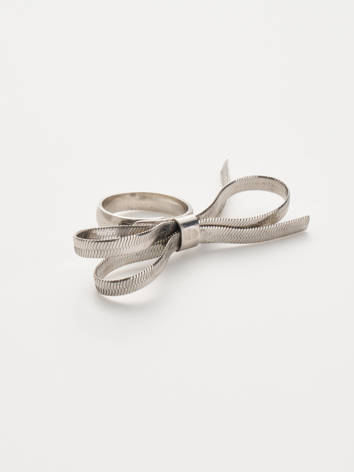 550208 metal ribbon ring