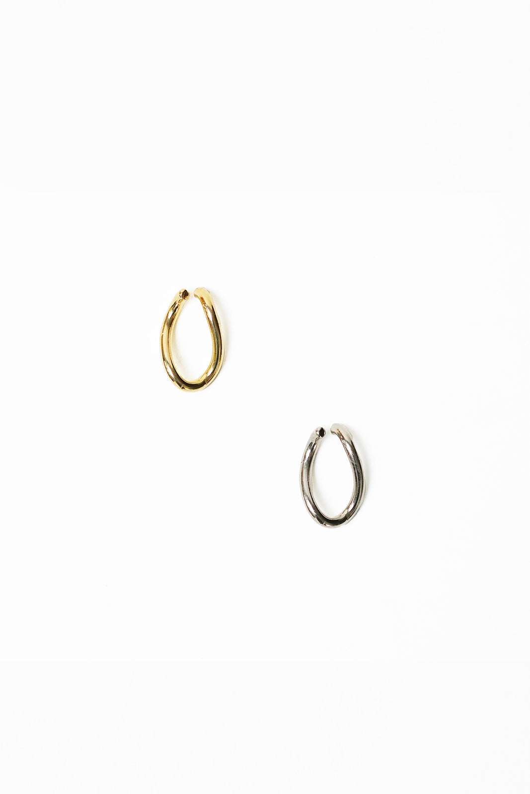 550212 twist ear cuff