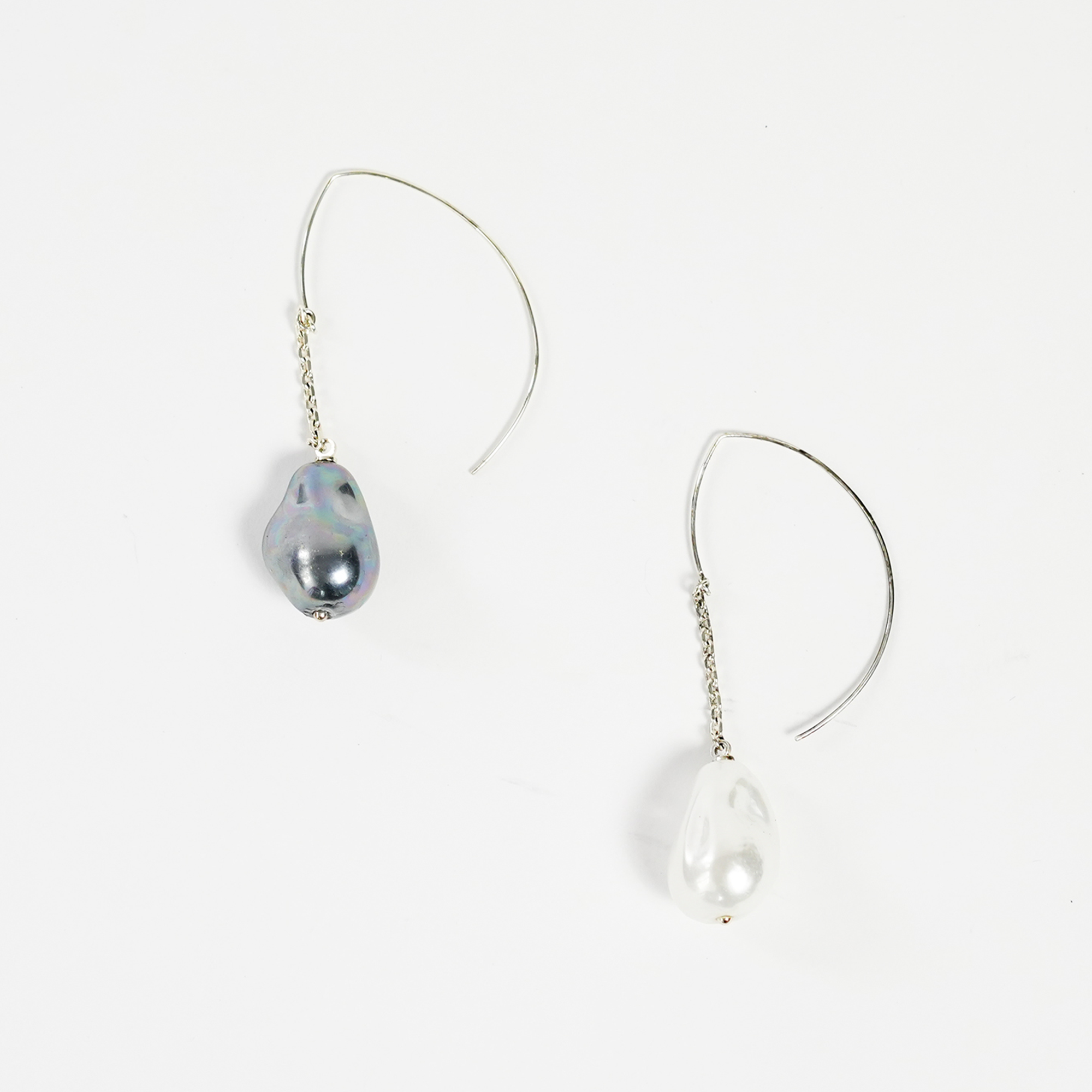 550265 Baroque earrings