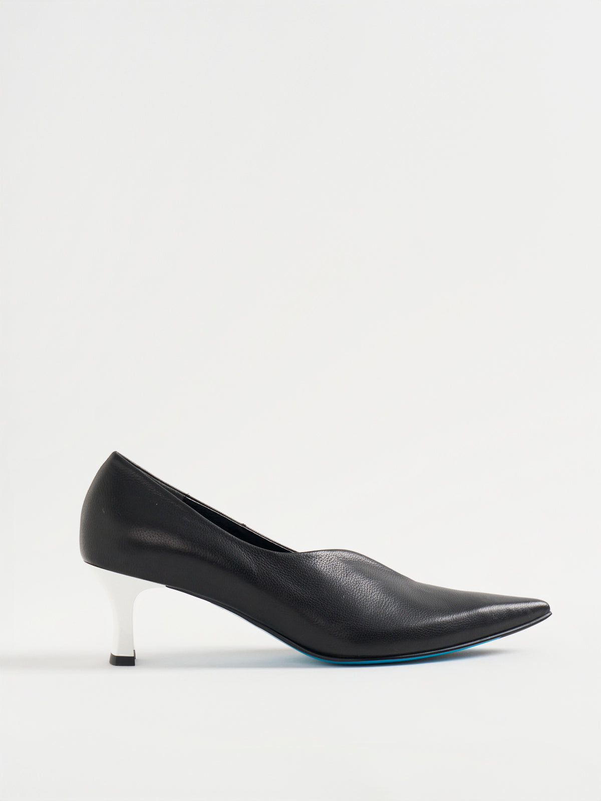 551187 デザインカットパンプス