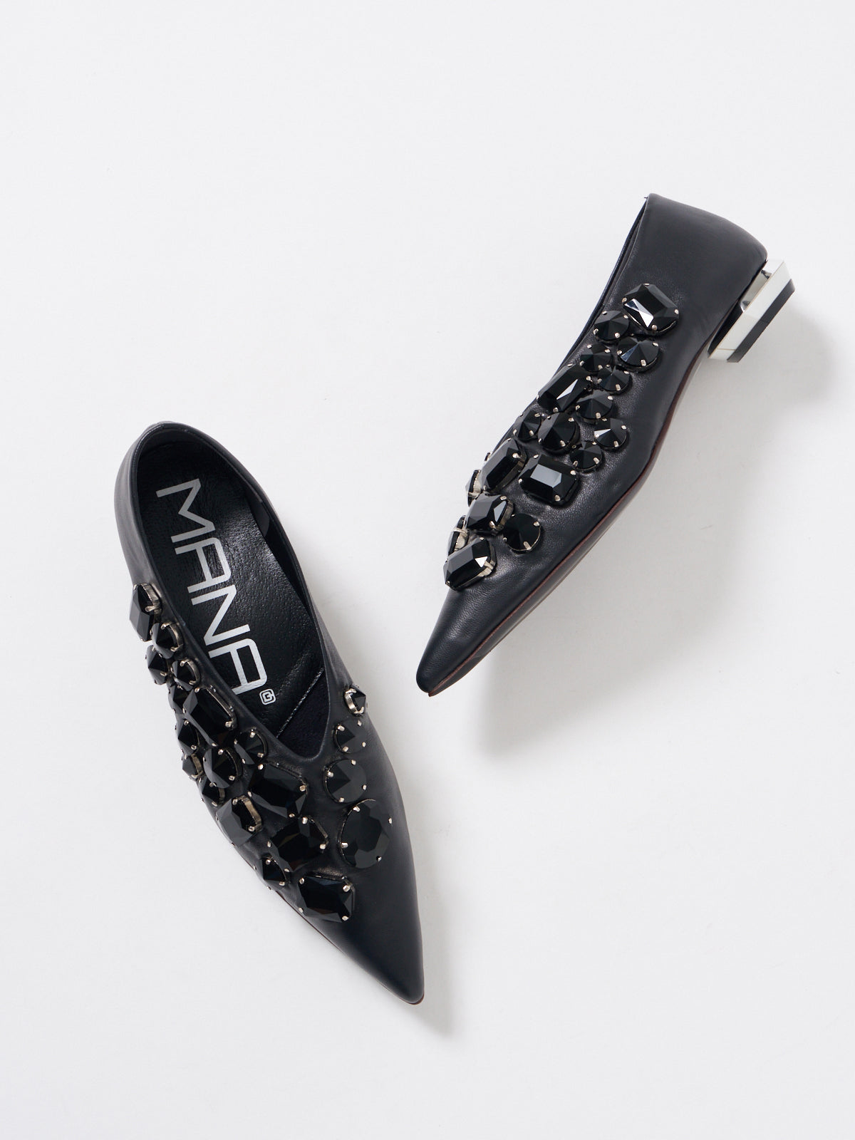 551194 Beaded pumps