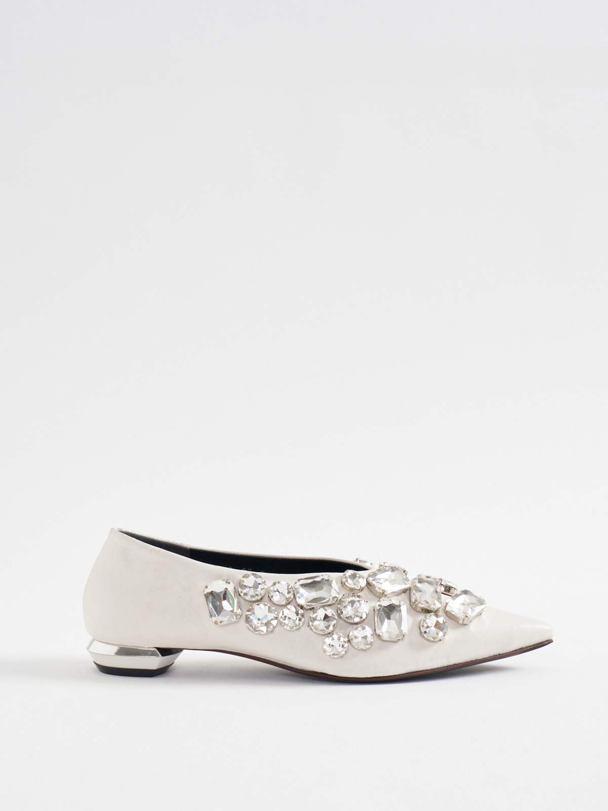 551194 Beaded pumps
