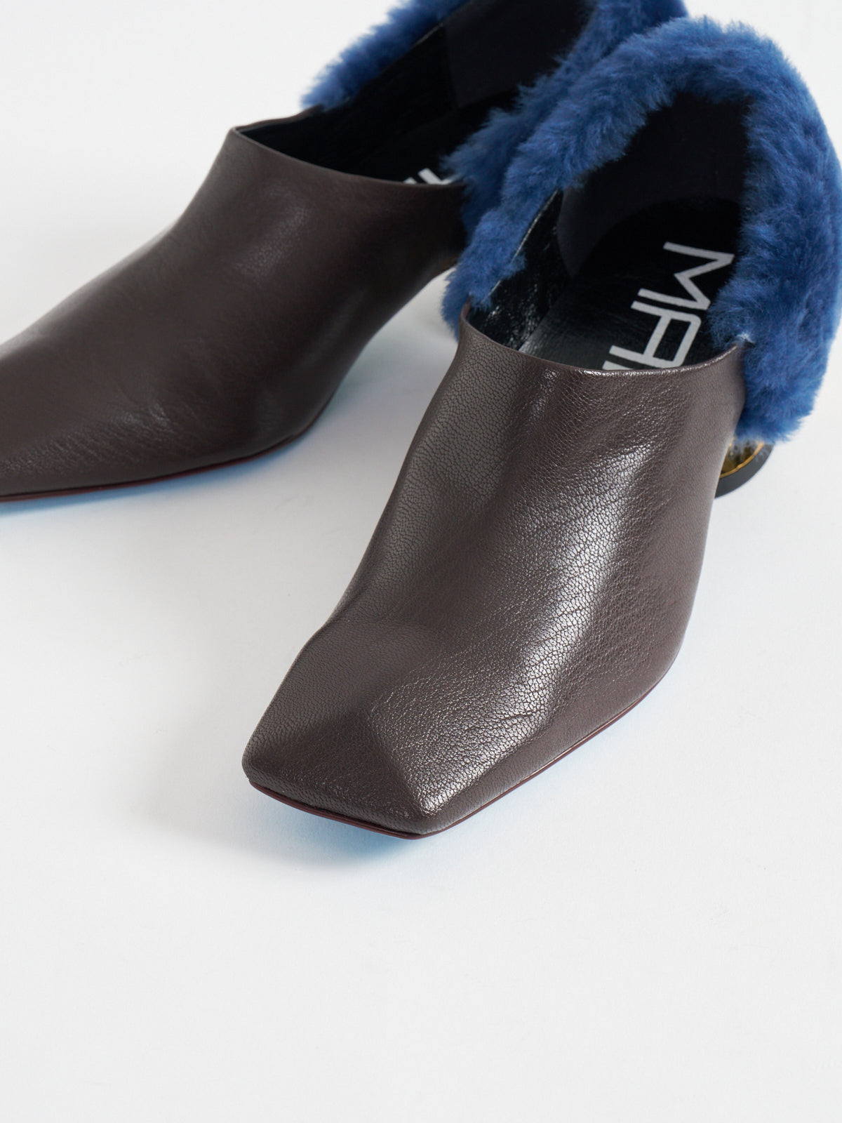 551198 Back fur pumps