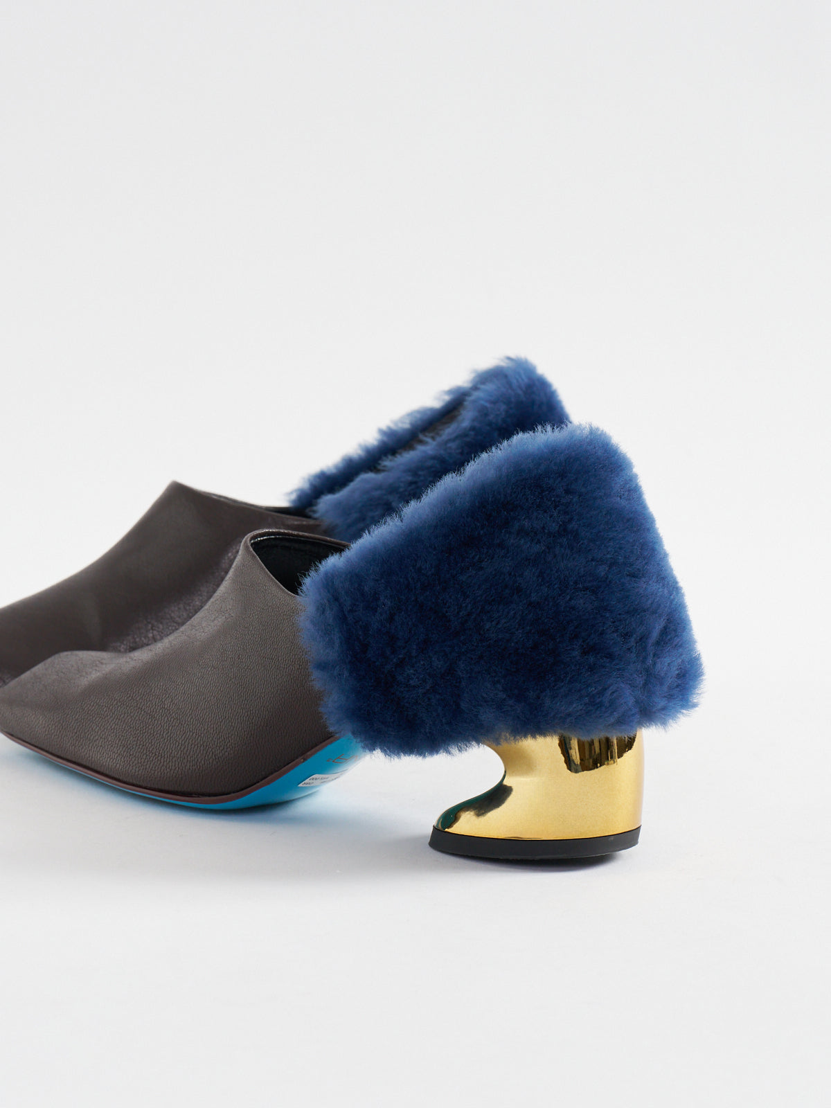 551198 Back fur pumps