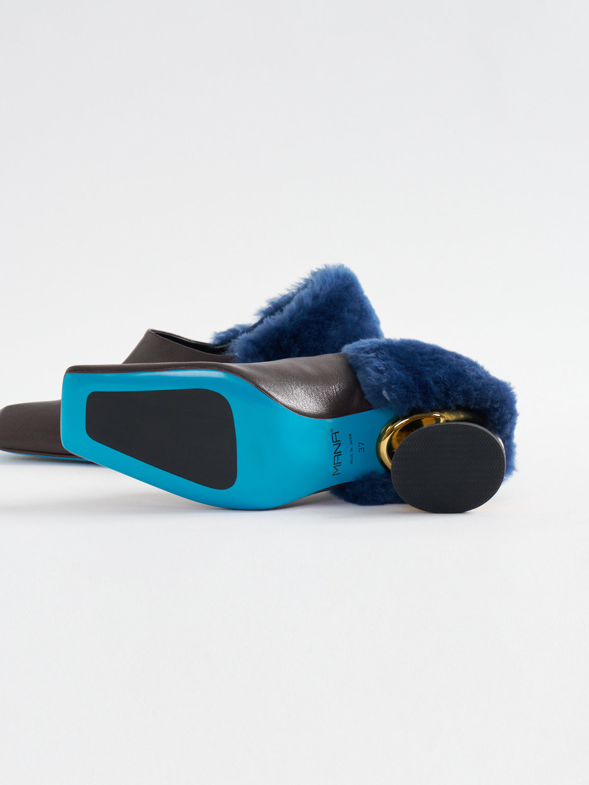 551198 Back fur pumps