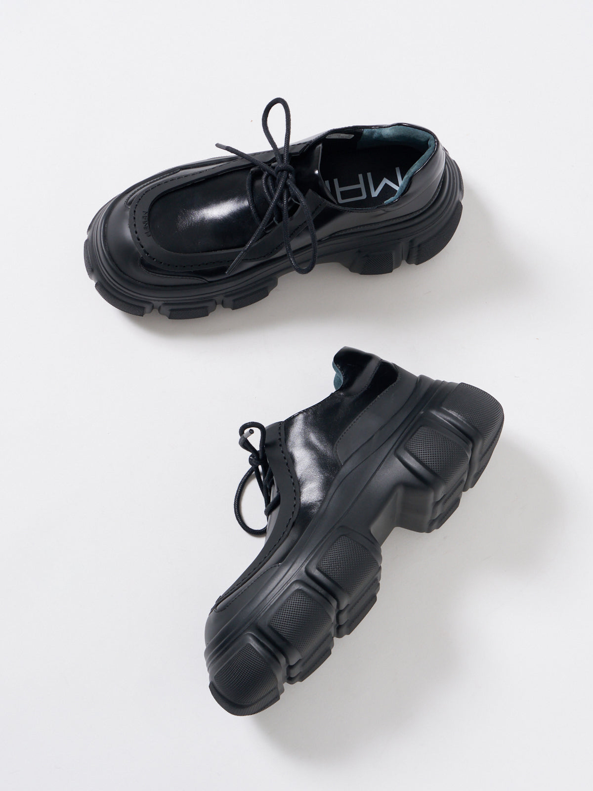 551199 Trim Chukka Boots
