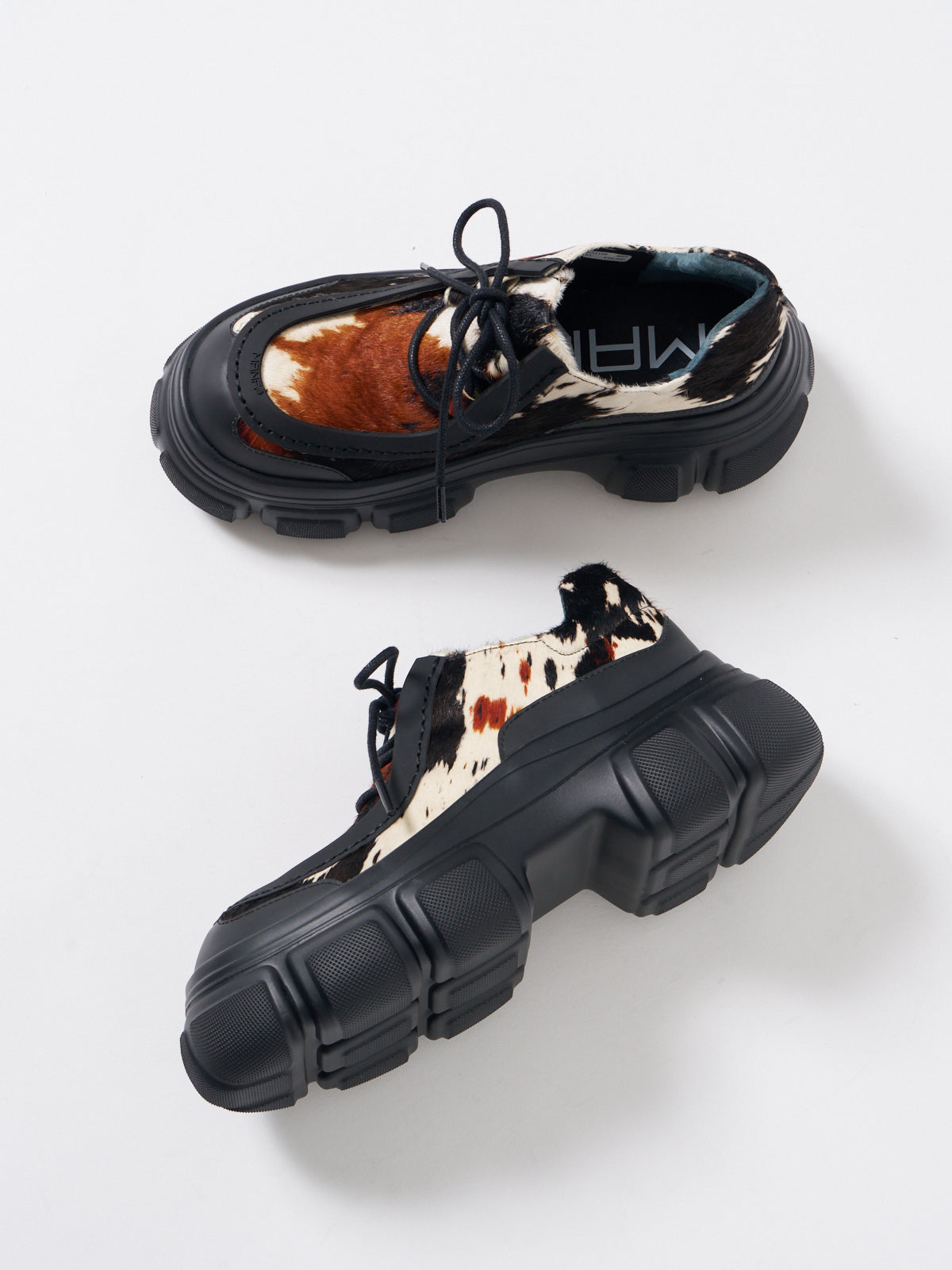 551199 Trim Chukka Boots