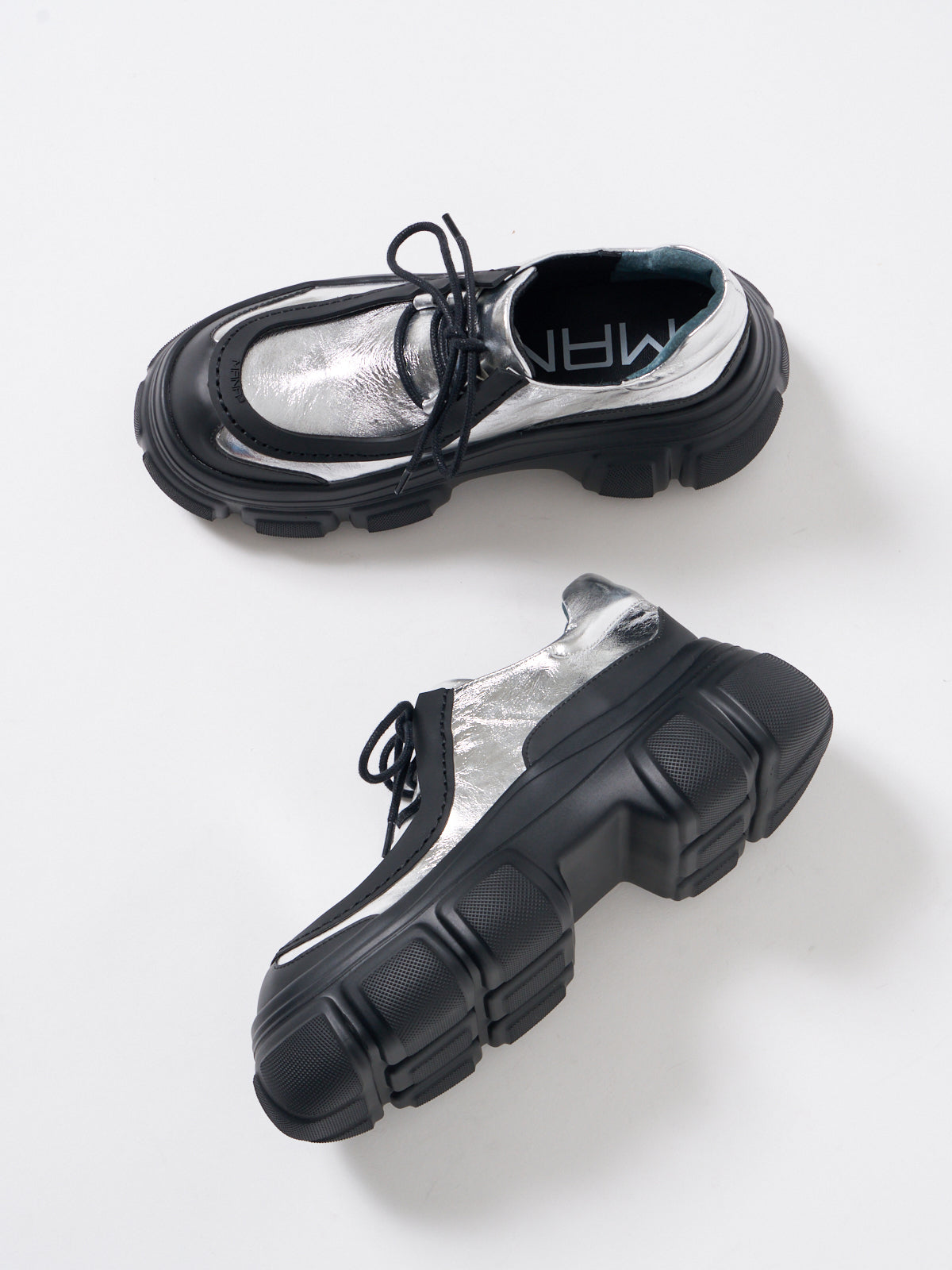 551199 Trim Chukka Boots