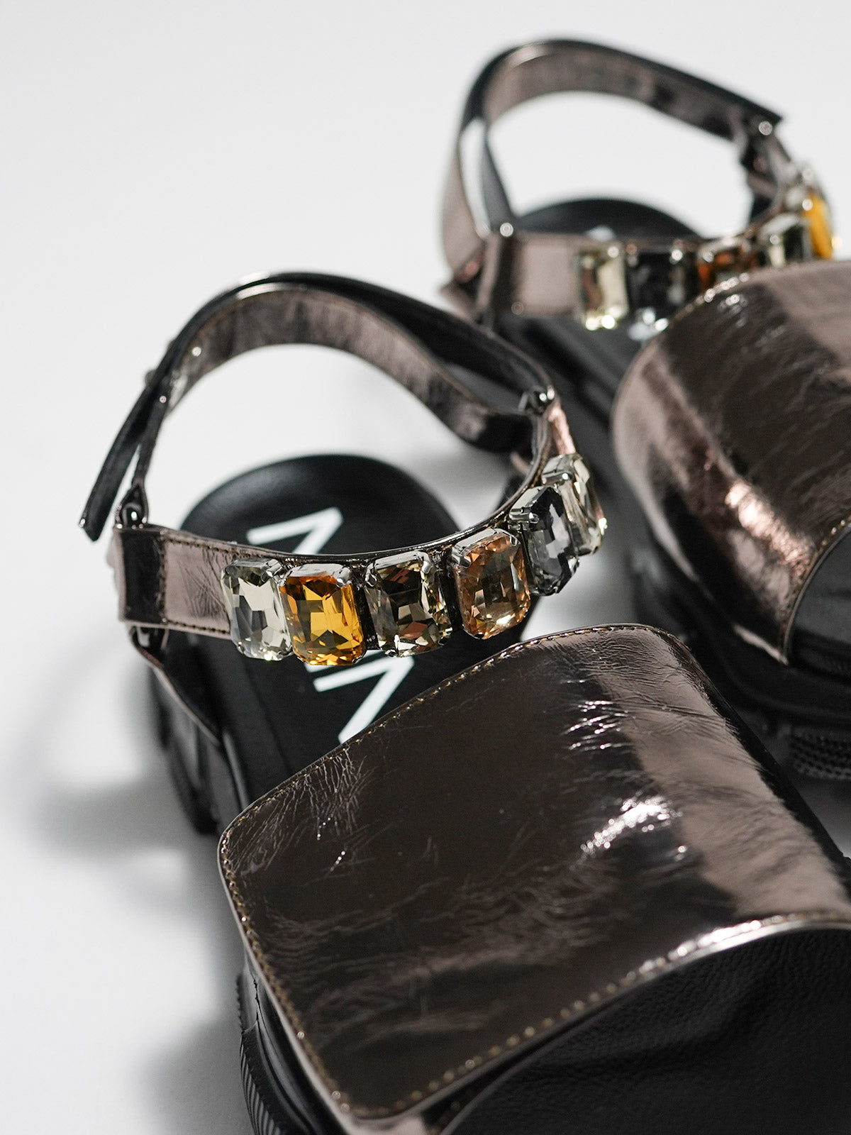 552186 ビジューサンダル