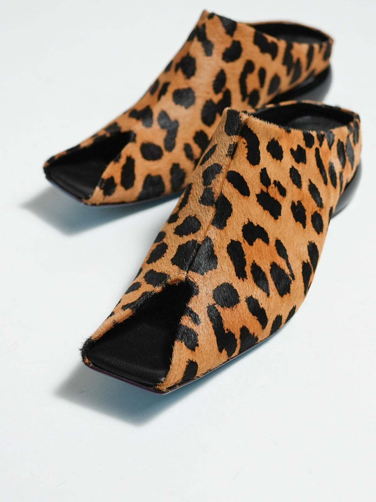 555031 Square Cut Mules
