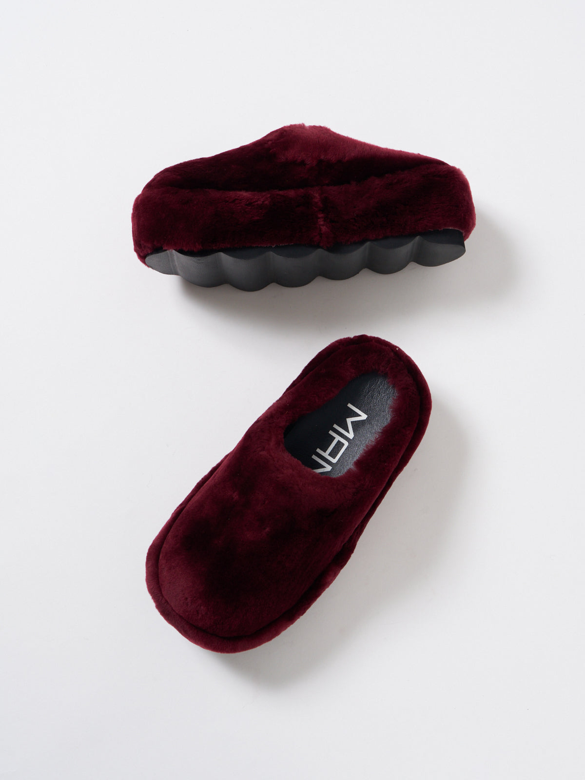 555037 Thick-soled fur clogs