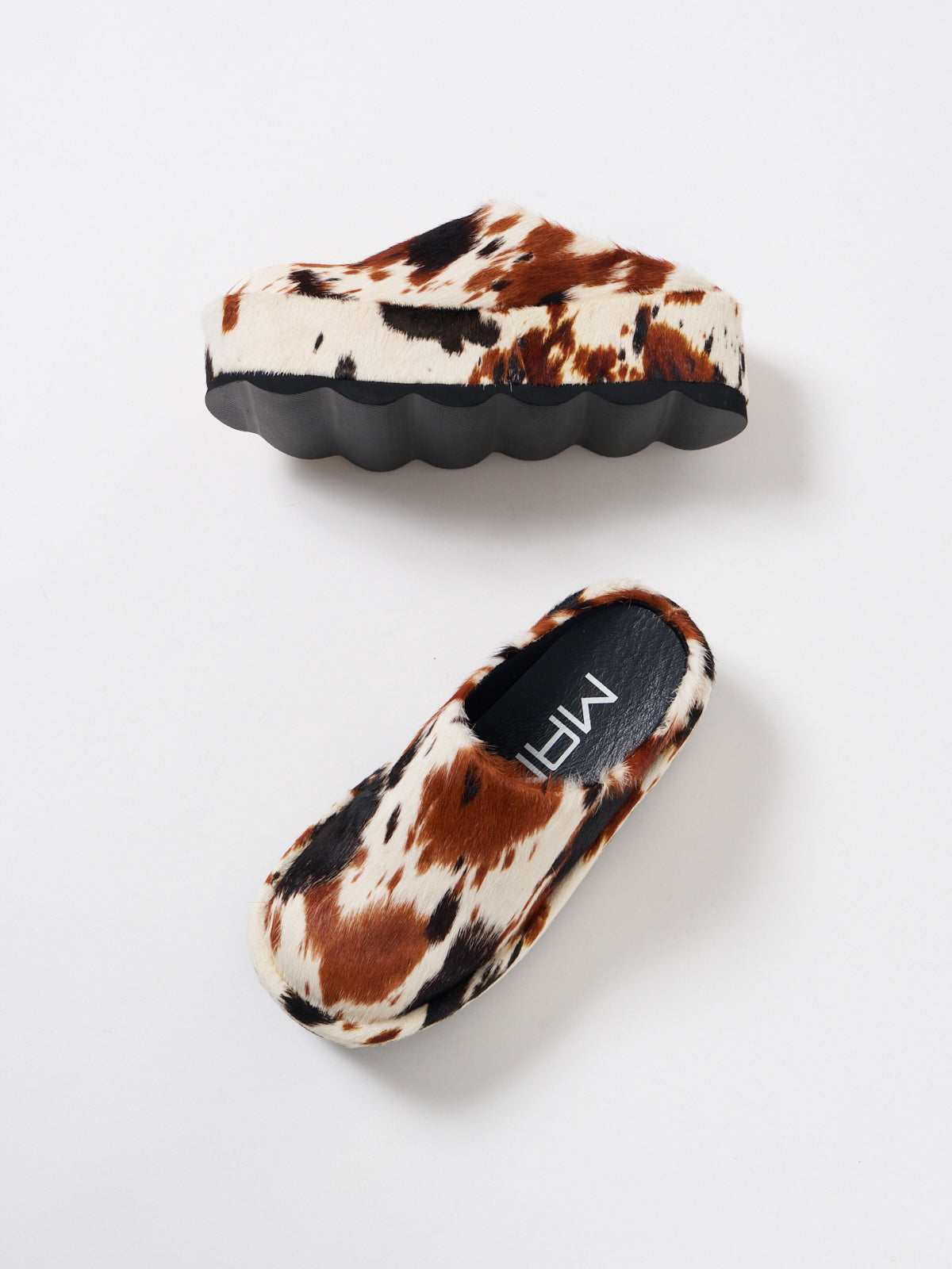 555037 Thick-soled fur clogs