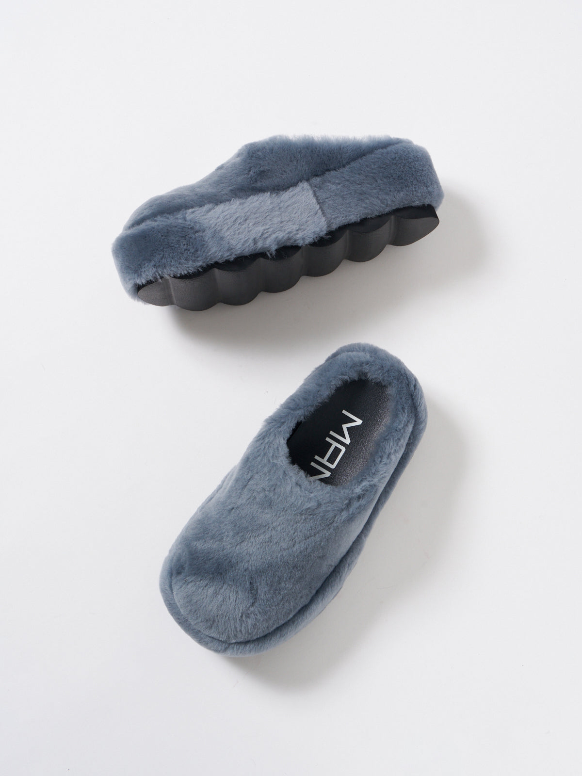 555037 Thick-soled fur clogs