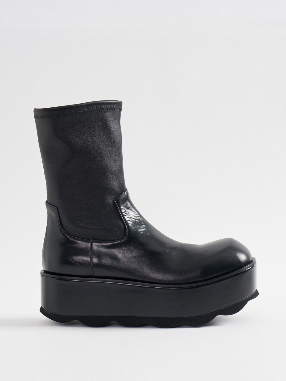 557098 Wide volume stretch boots