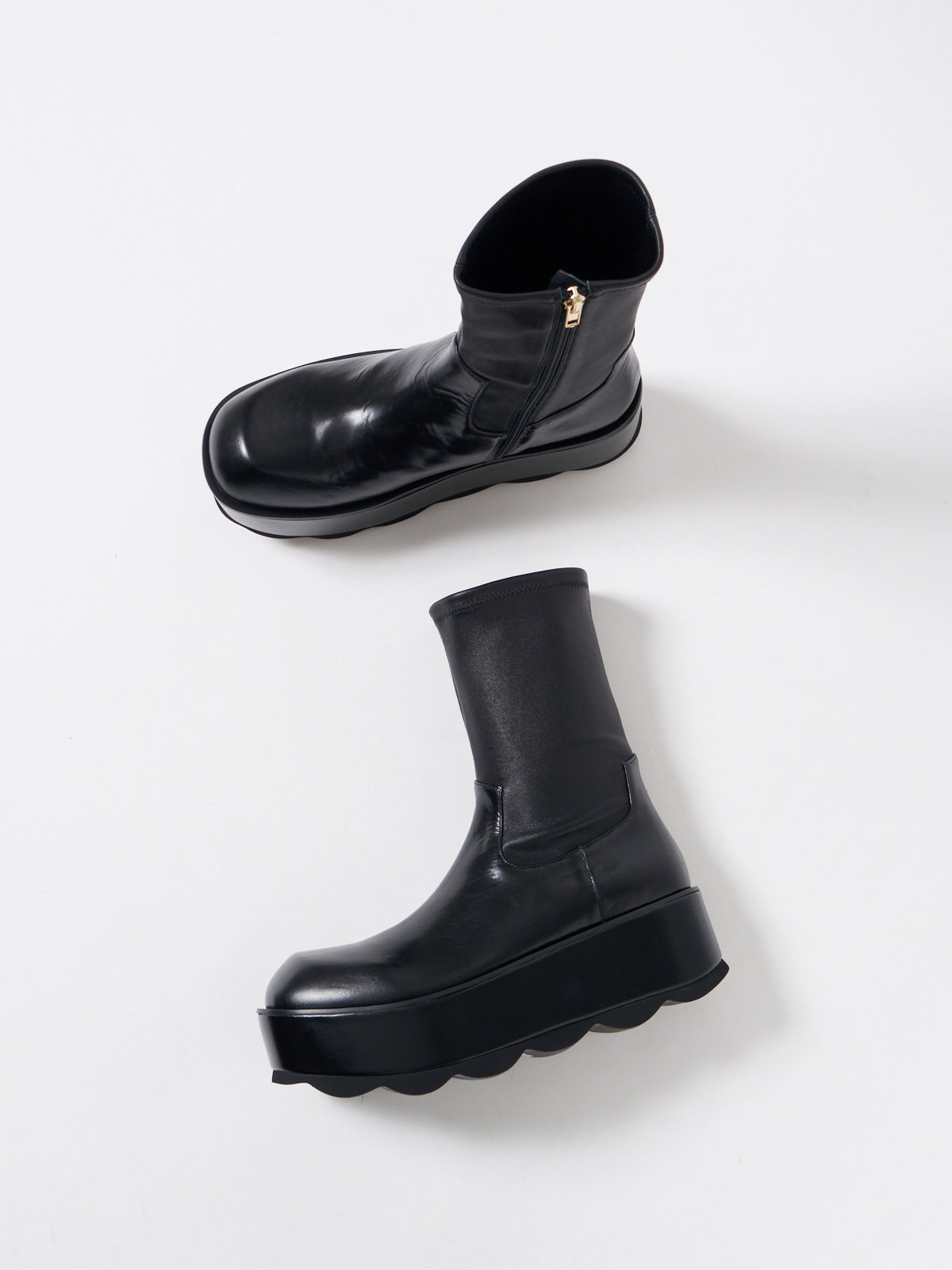 557098 Wide volume stretch boots