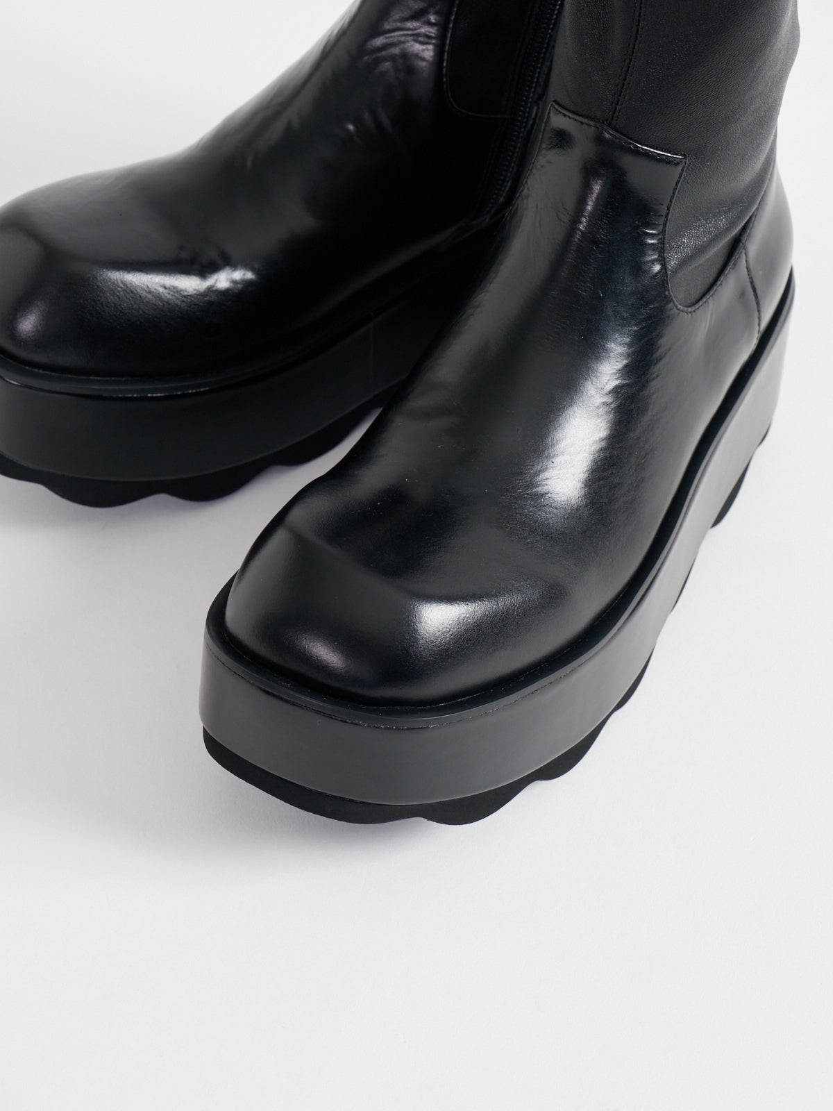 557098 Wide volume stretch boots