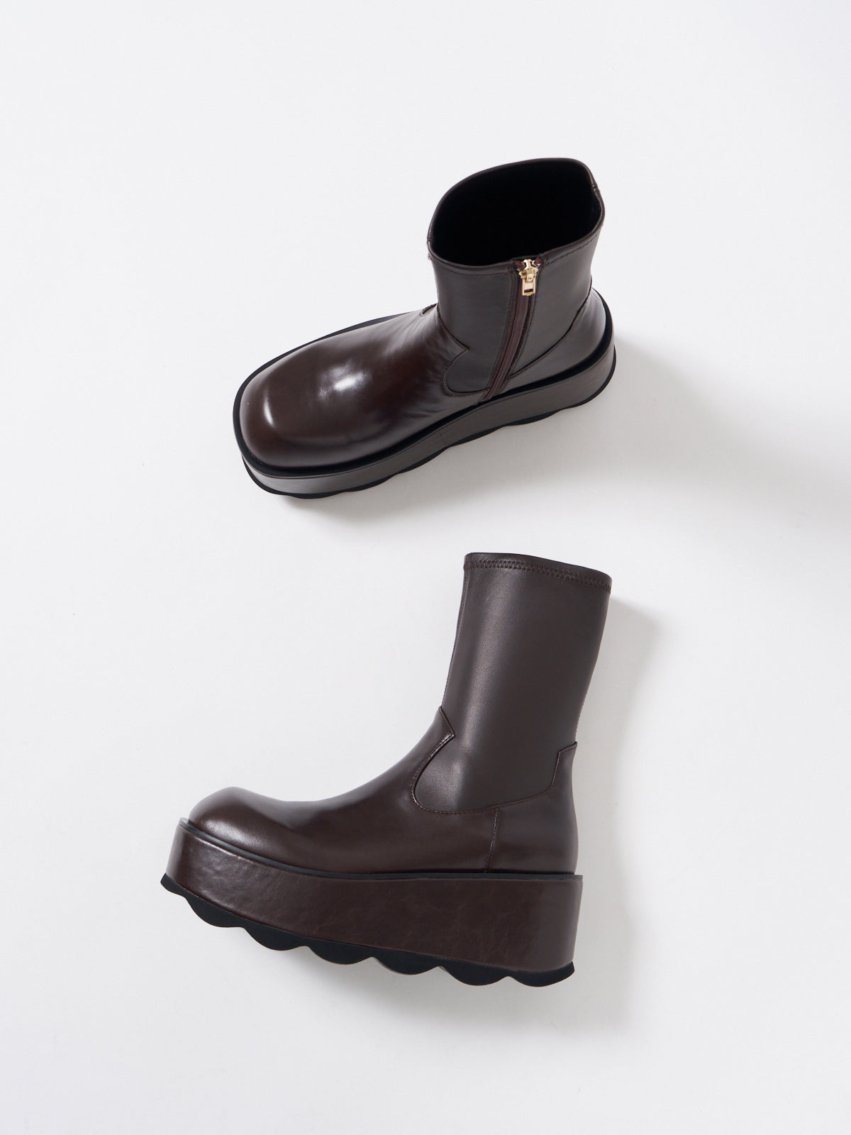 557098 Wide volume stretch boots