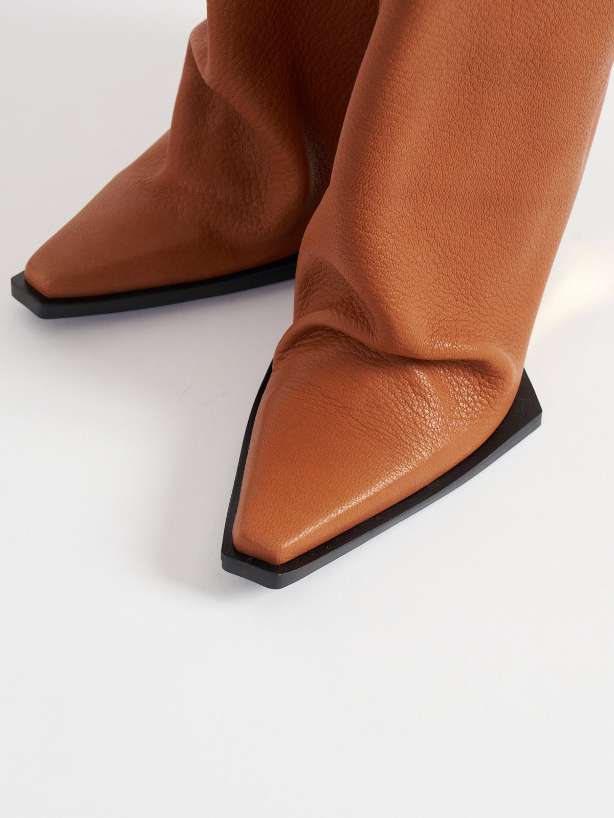 558034 Loose silhouette half boots