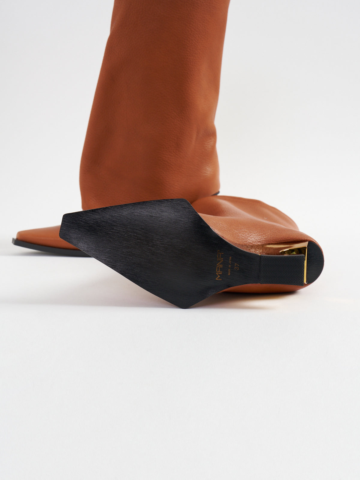 558034 Loose silhouette half boots