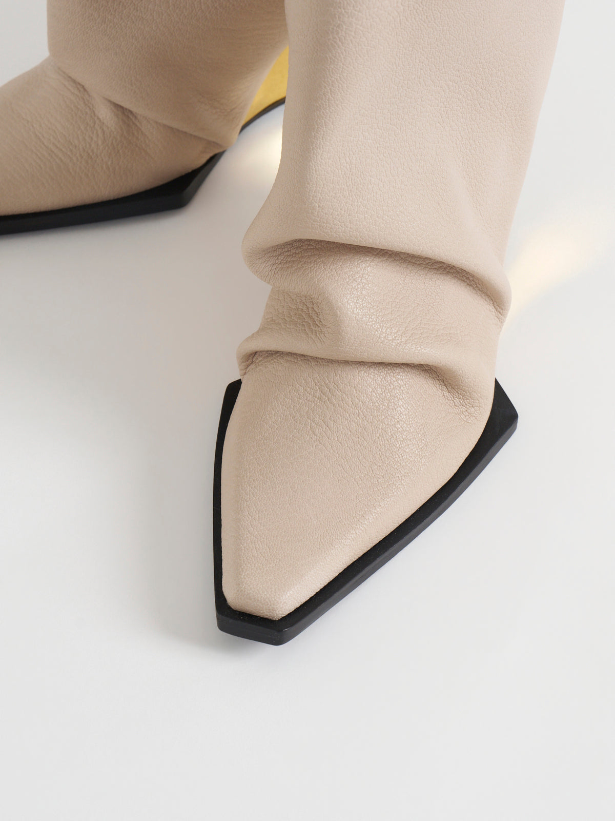 558034 Loose silhouette half boots