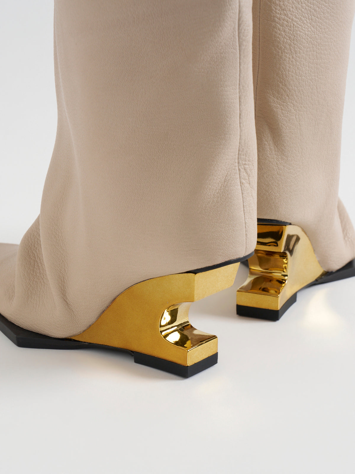 558034 Loose silhouette half boots