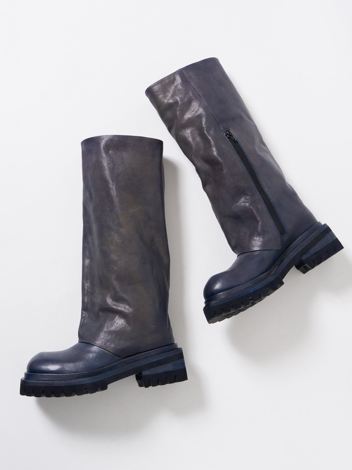 559023 Vintage loose long boots