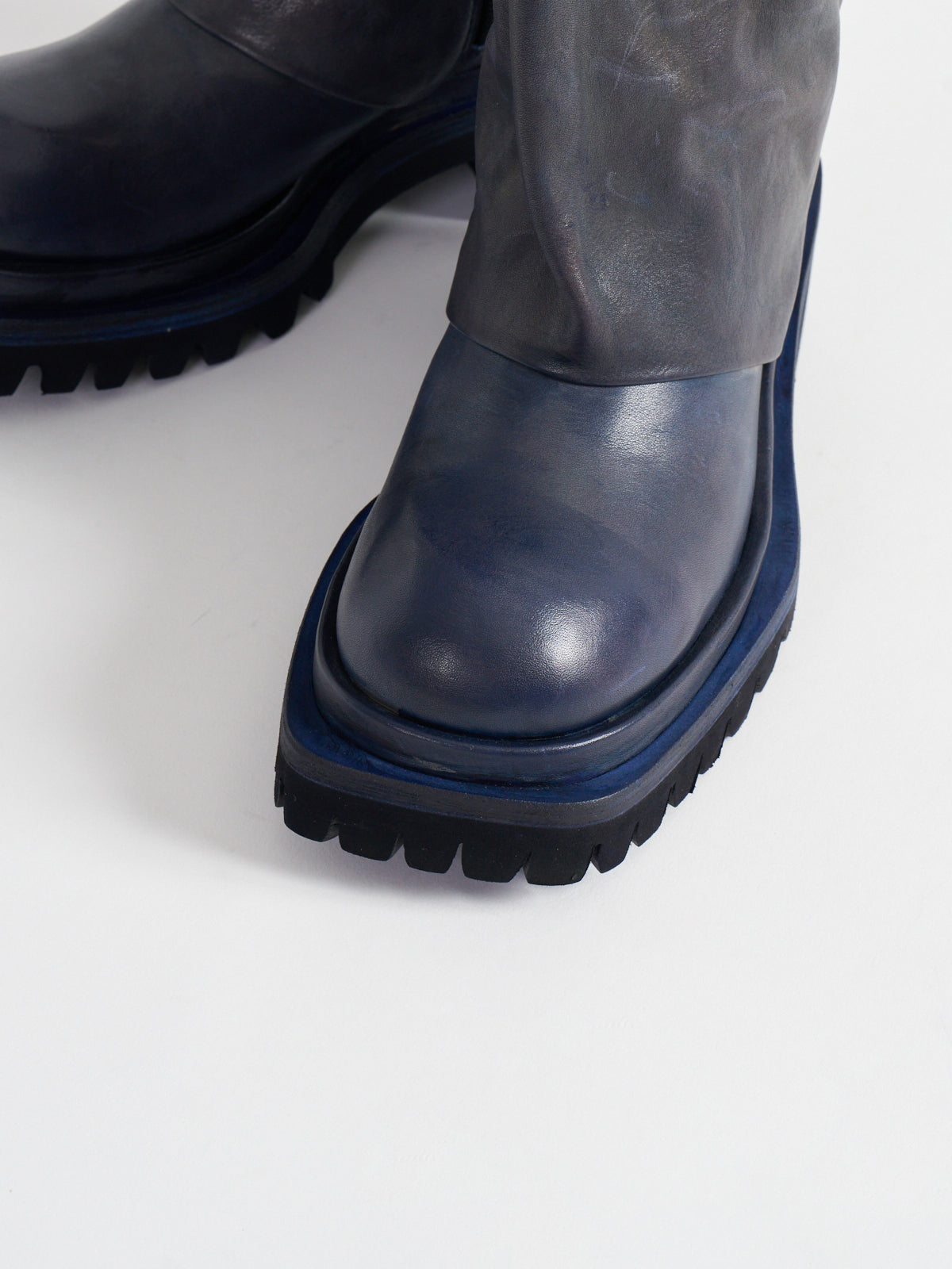 559023 Vintage loose long boots
