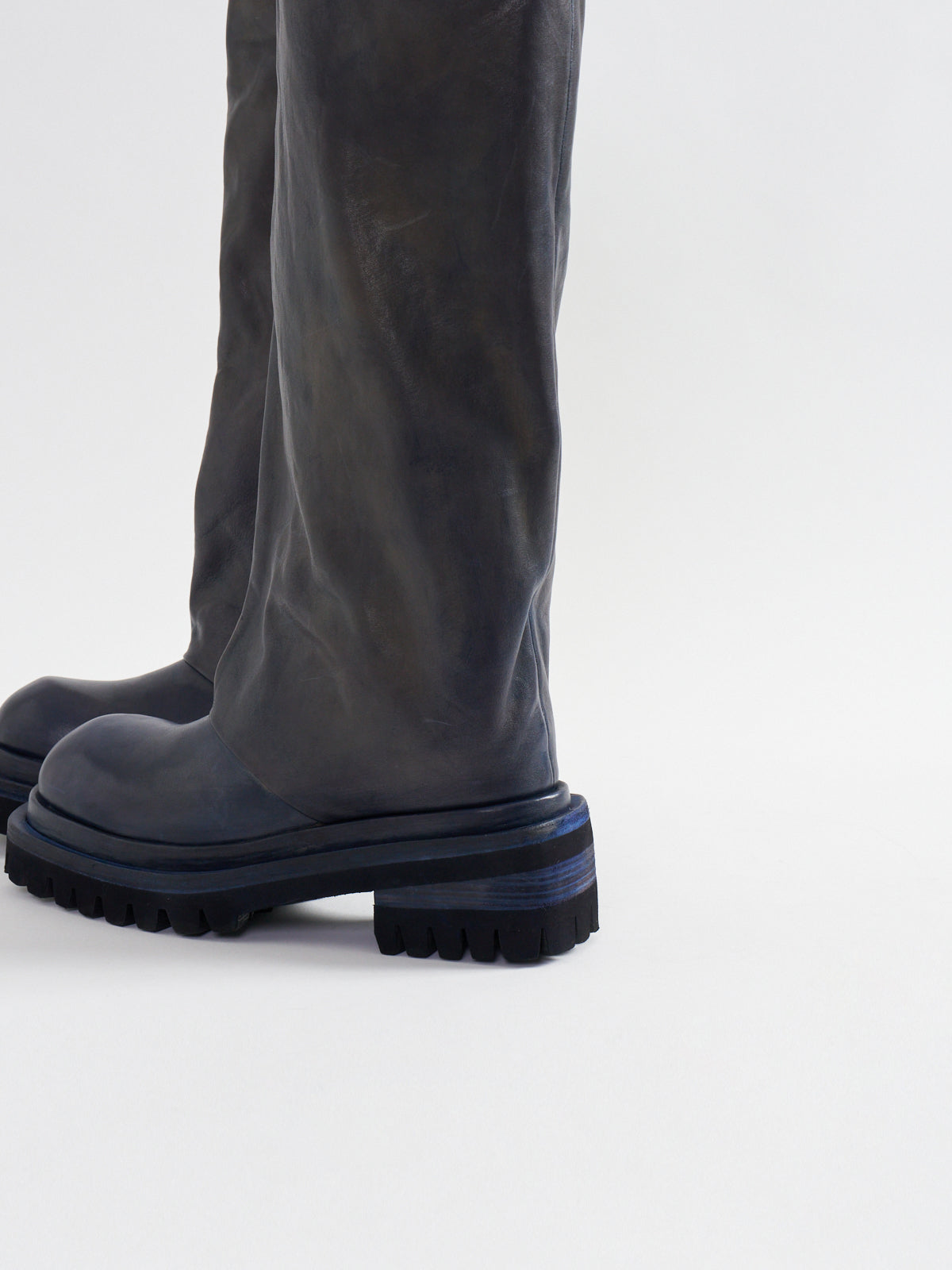 559023 Vintage loose long boots