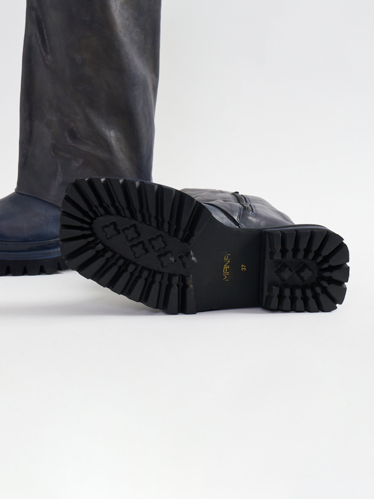 559023 Vintage loose long boots