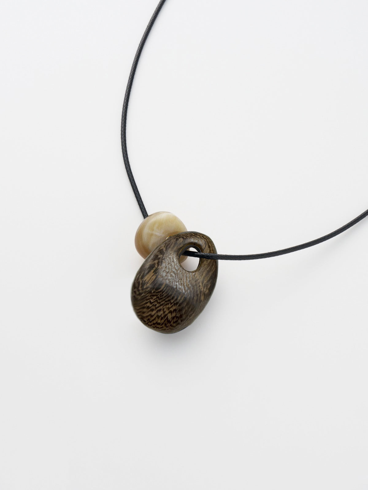 560232 string necklace
