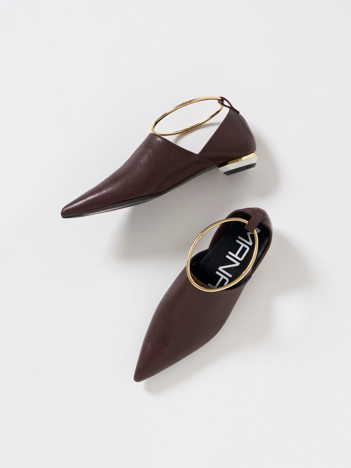 561001 アンクルリングパンプス