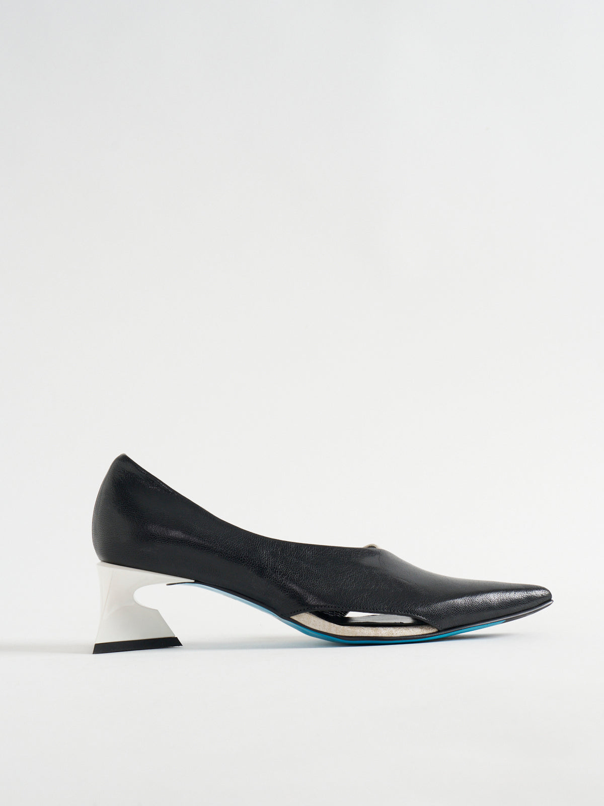 561005 アシメラインパンプス