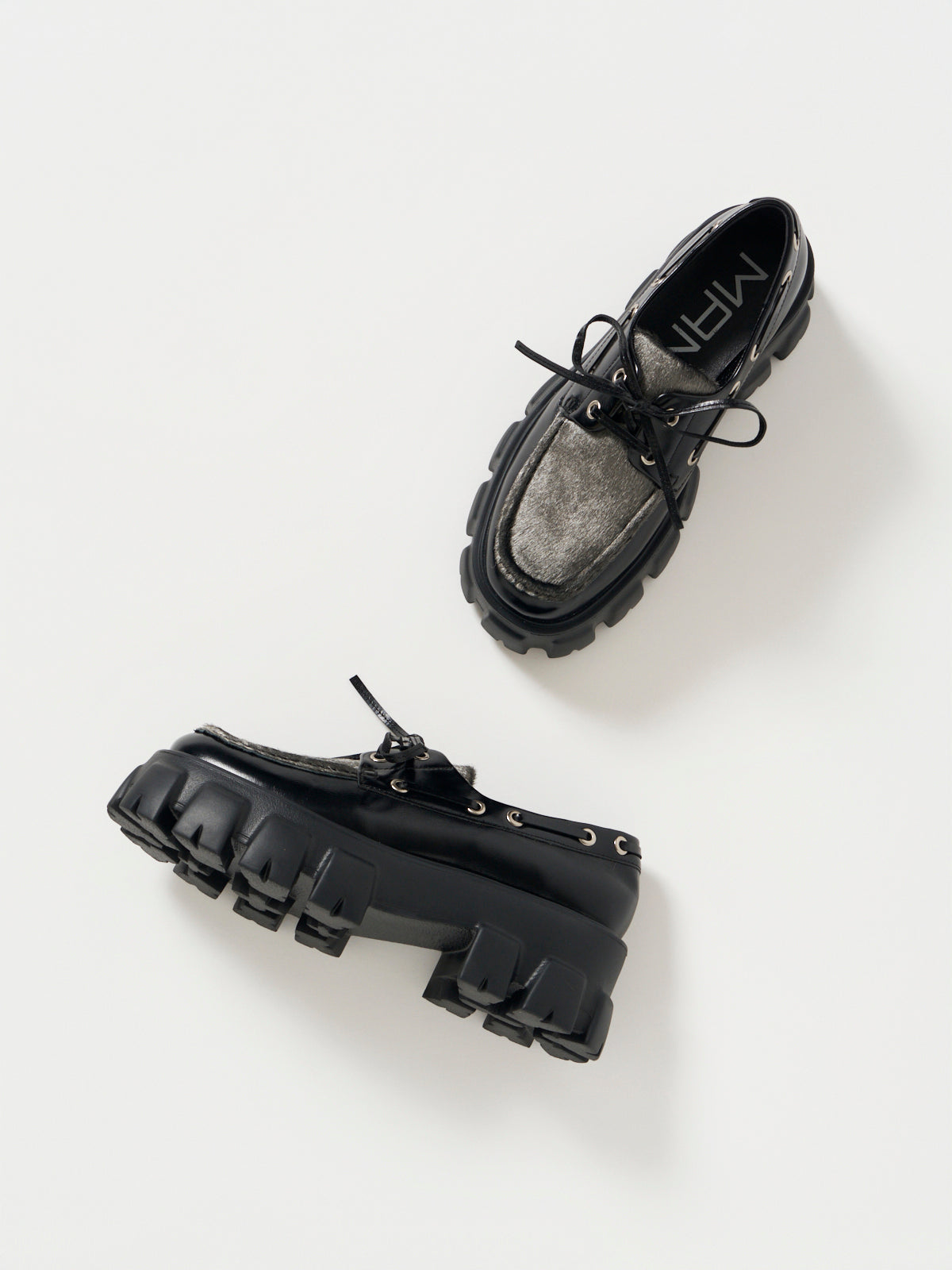 561010 エアリーソールレースアップシューズ