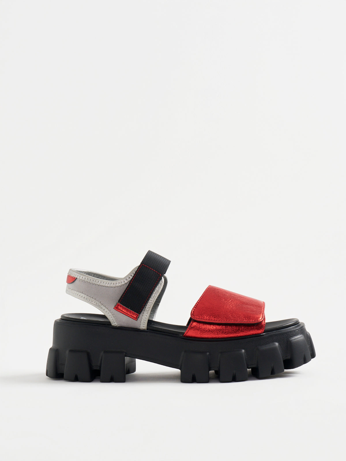 562195 エアリーソールスポーツサンダル