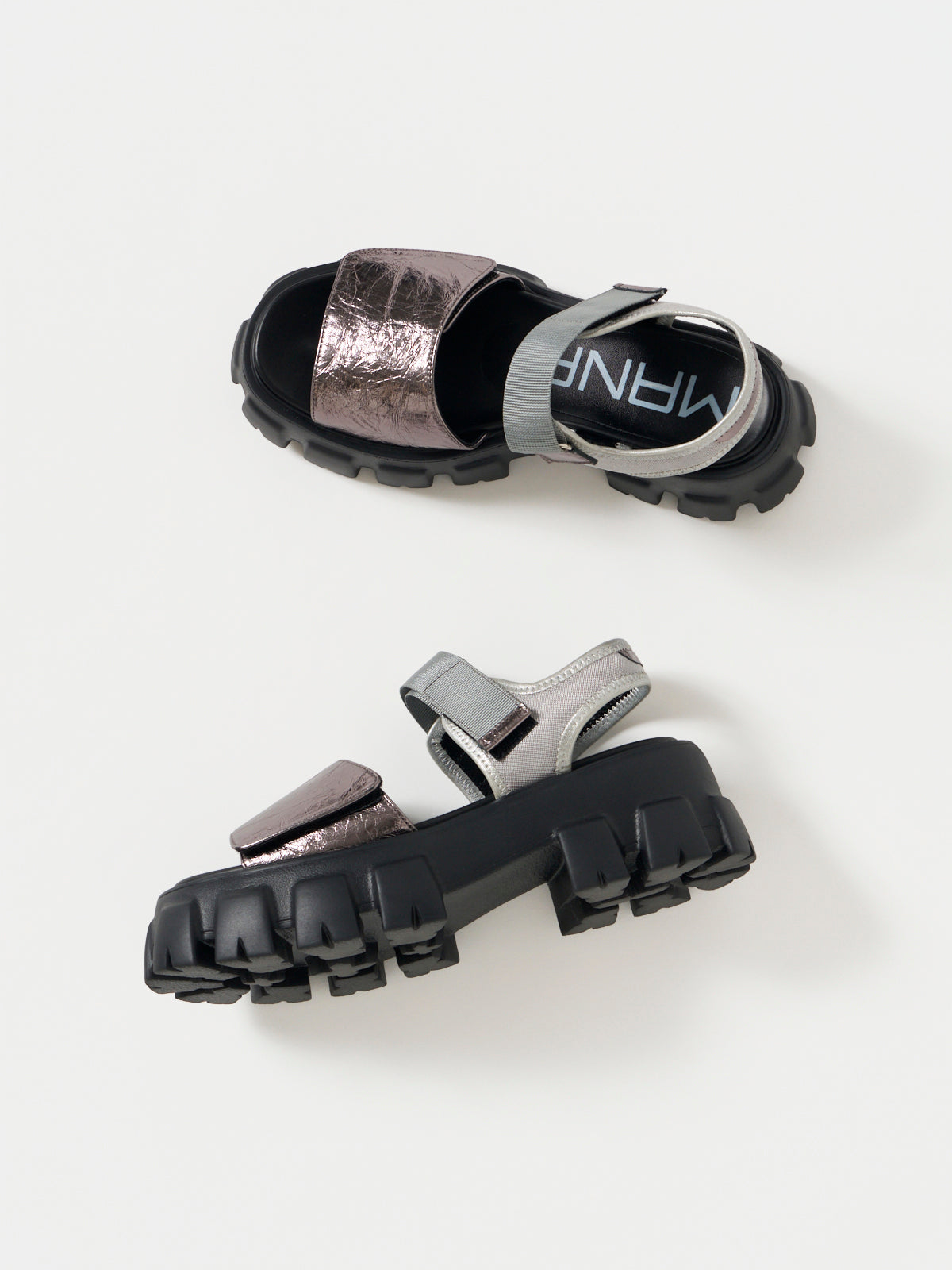 562195 エアリーソールスポーツサンダル