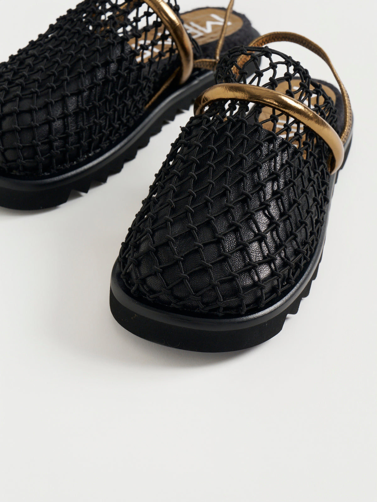 563004 メッシュバックベルトシューズ