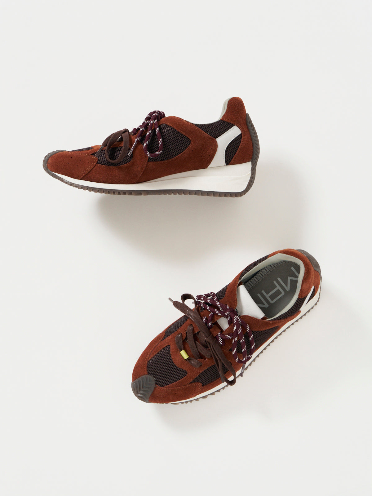 566000 ダブルシューレーススニーカー