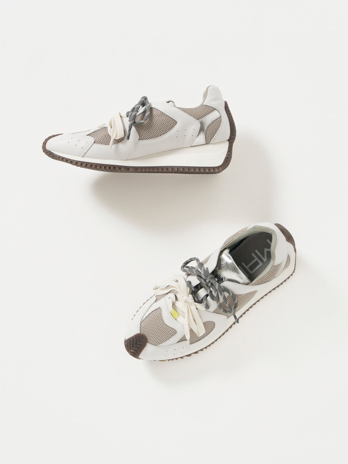 566000 ダブルシューレーススニーカー