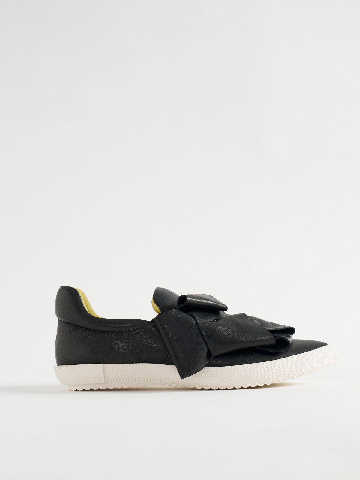 586040 リボンスニーカー