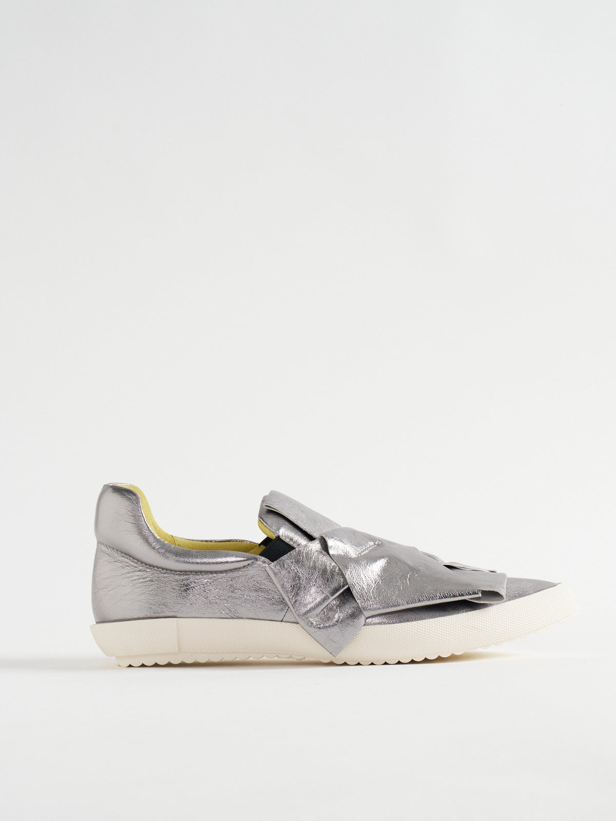 586040 リボンスニーカー