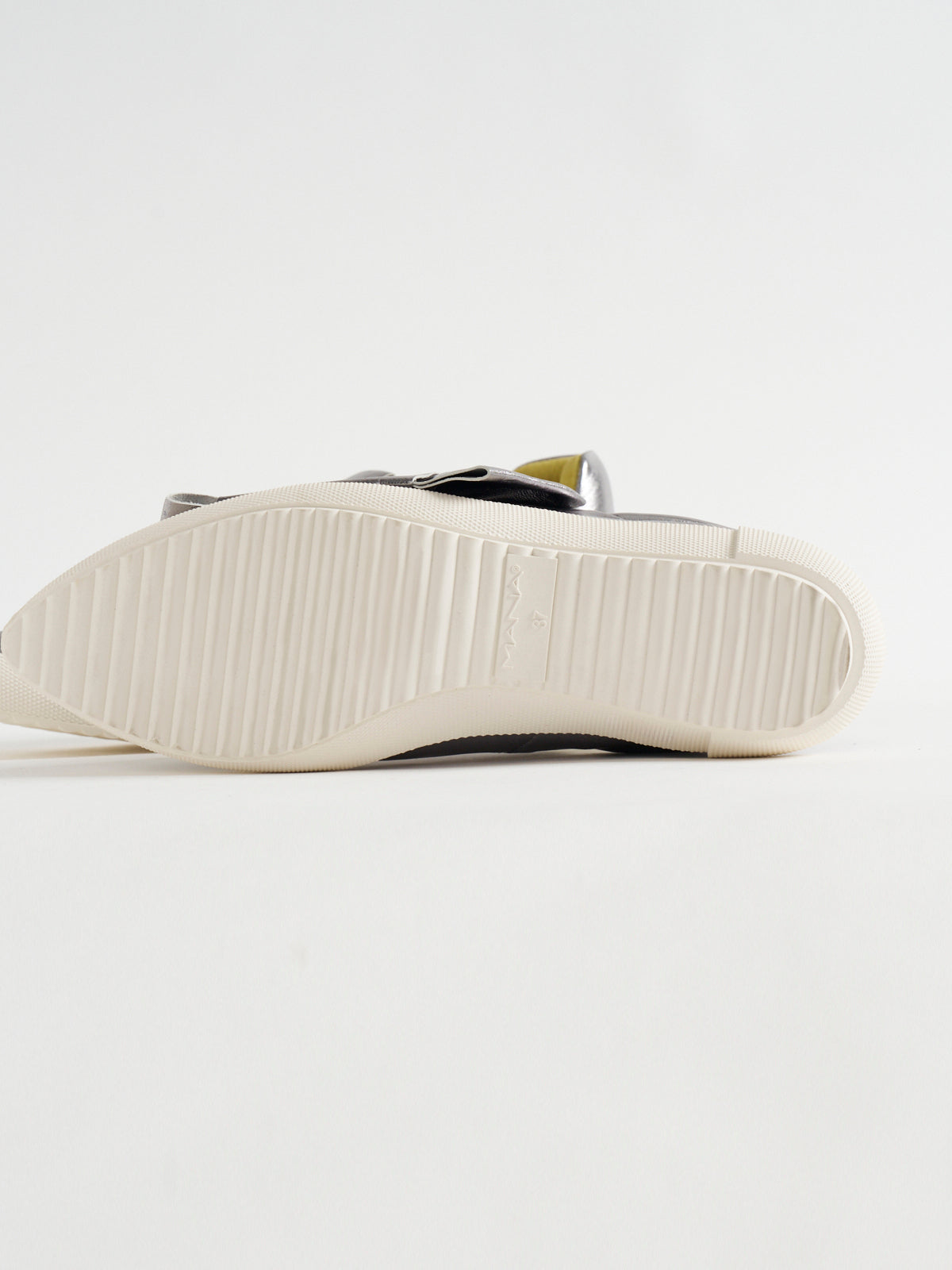 586040 リボンスニーカー