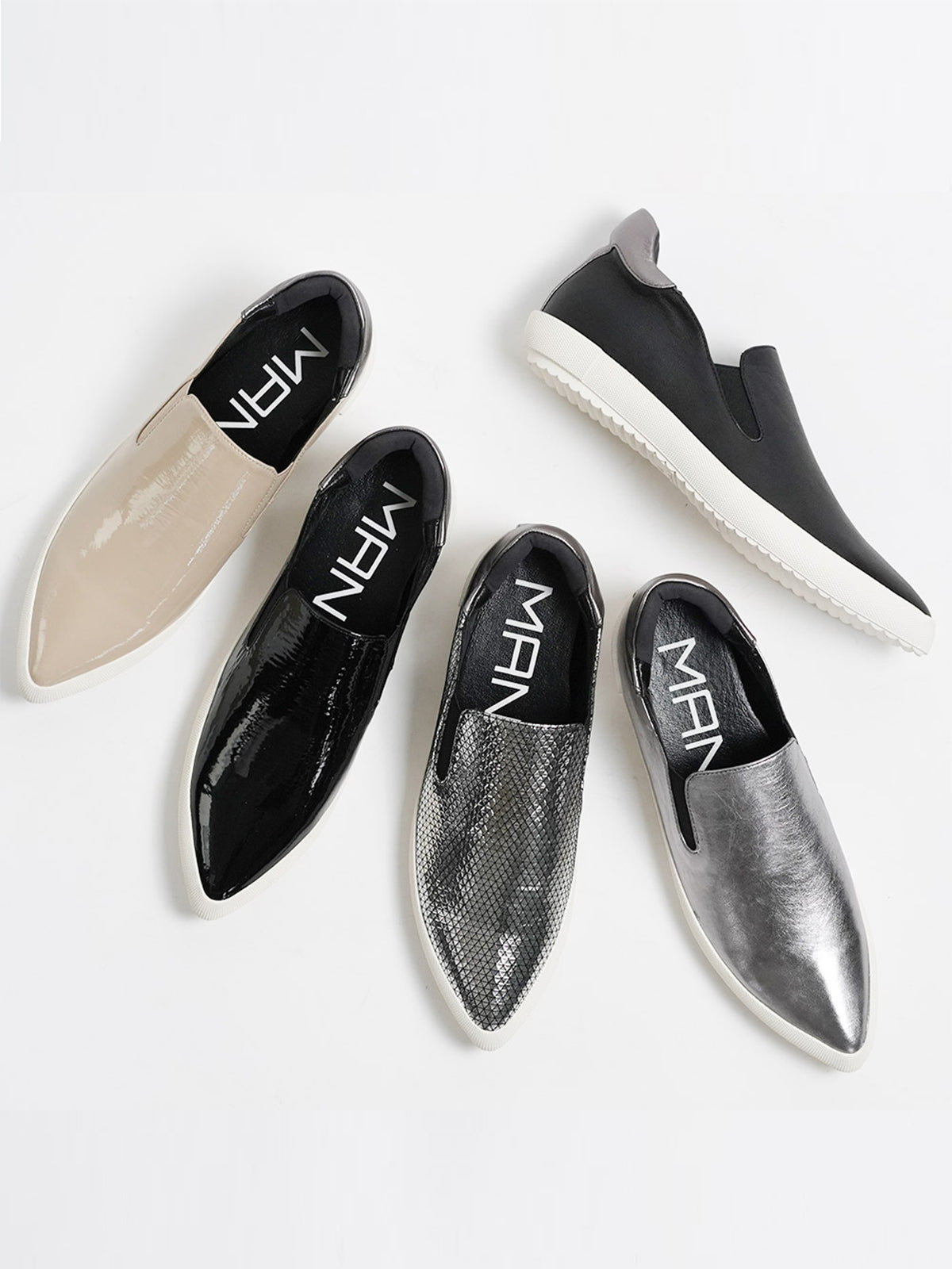 596022 Pointed sneakers