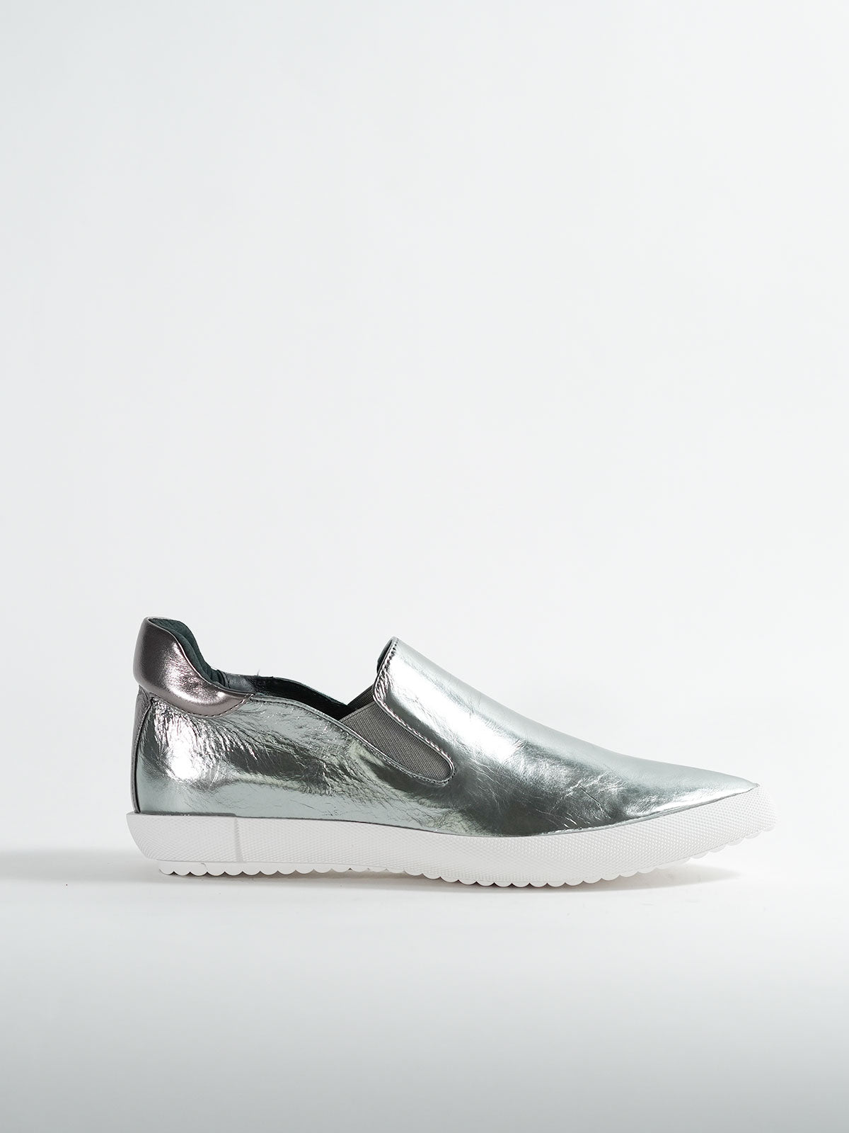 596022 Pointed sneakers