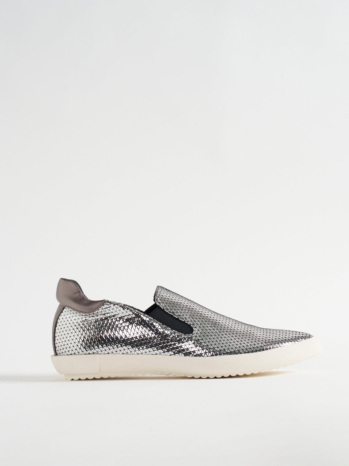 596022 ポインテッドスニーカー