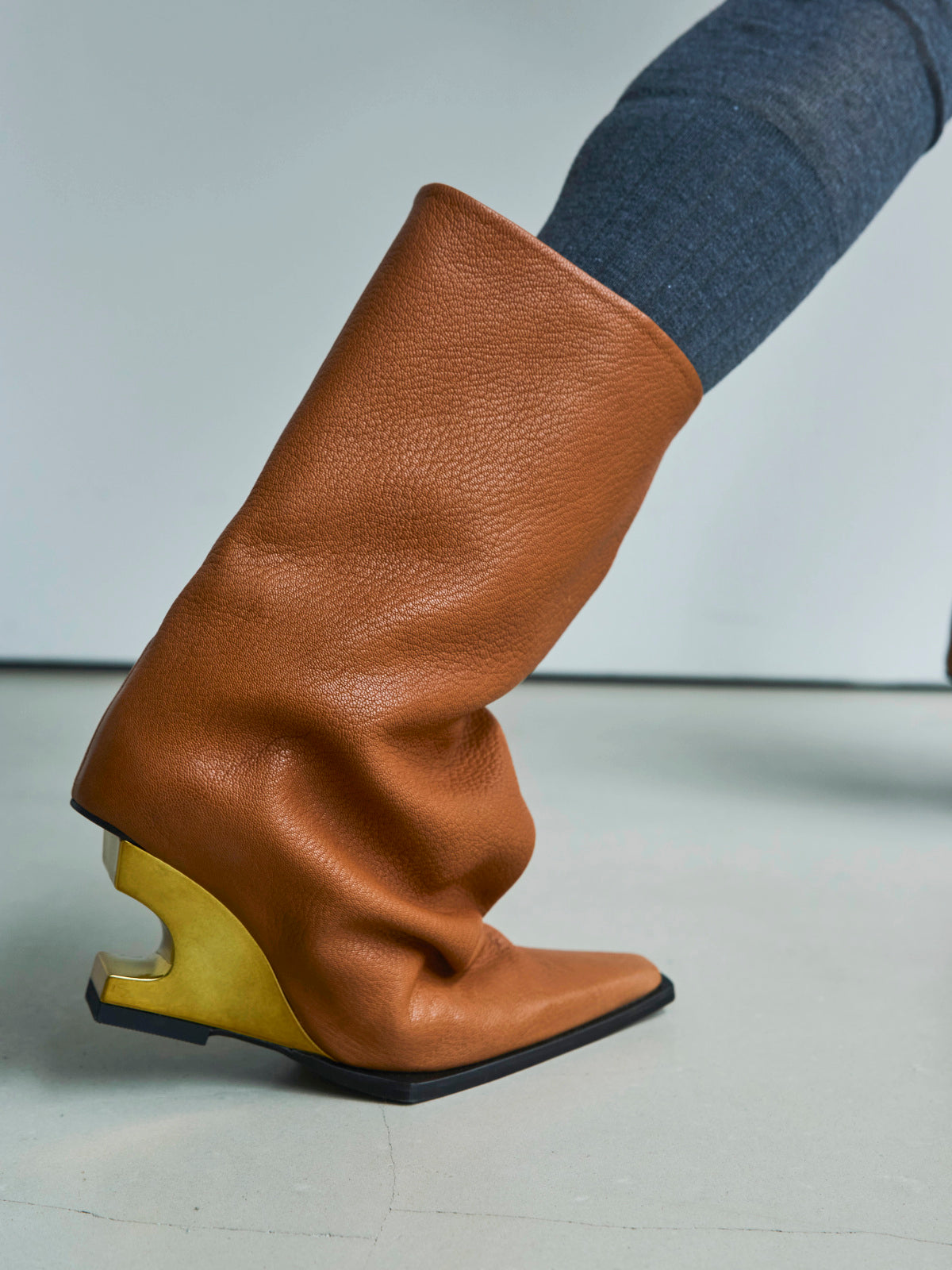 558034 Loose silhouette half boots